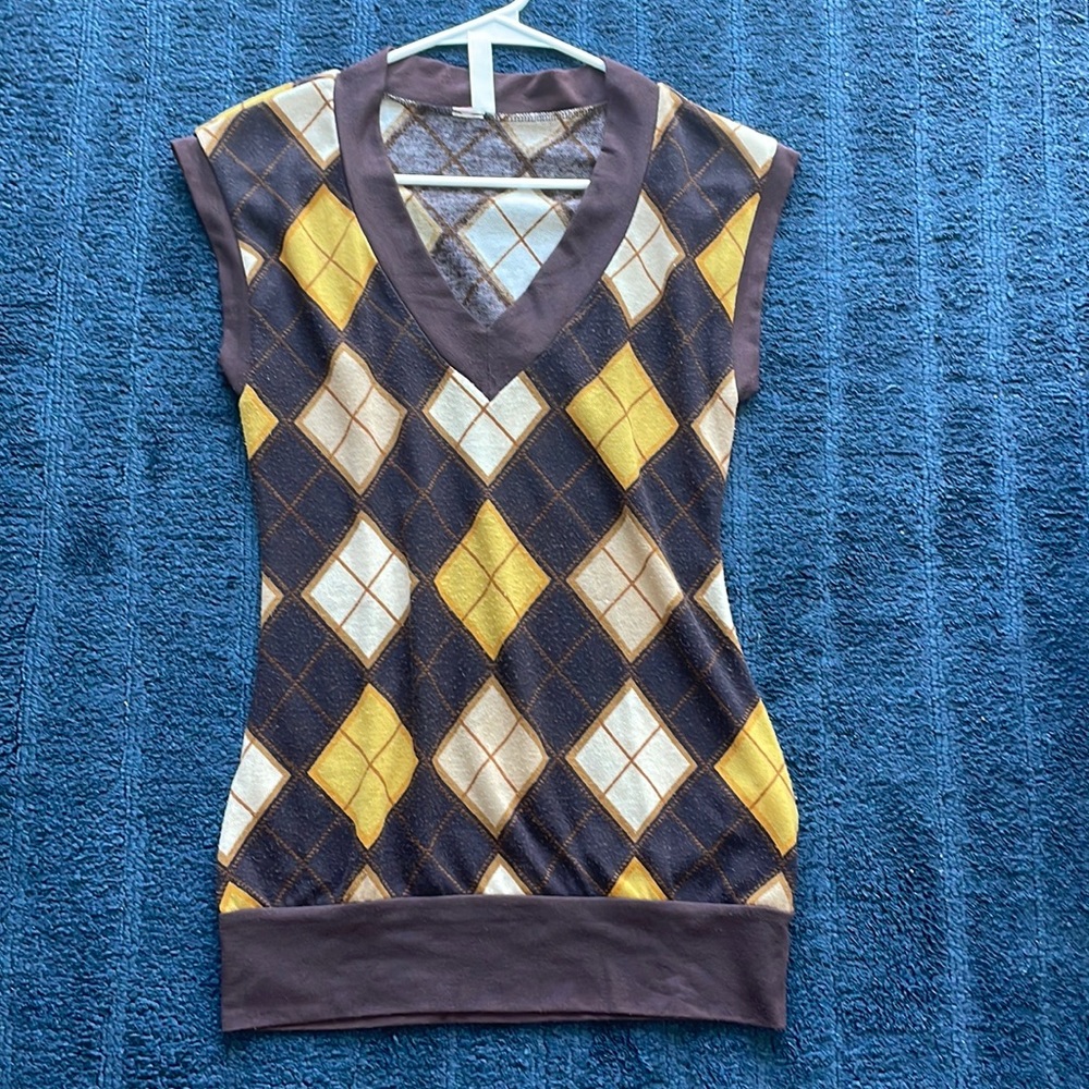 medium sweater vest top